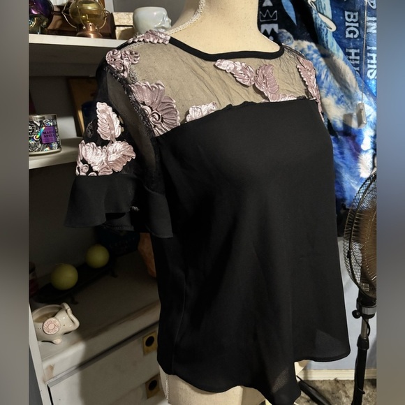 🛍Bundle sale🛍Elegant Black Floral Women's Top medium - Picture 3 of 9